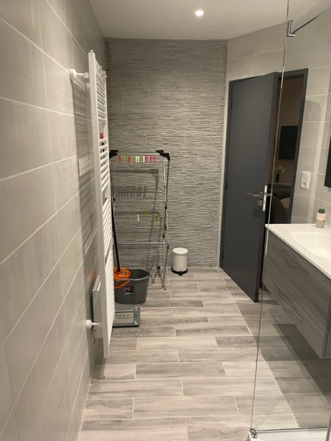 Pose de sol souple salle de bain – SARL Vezin – Lamalou-les-Bains