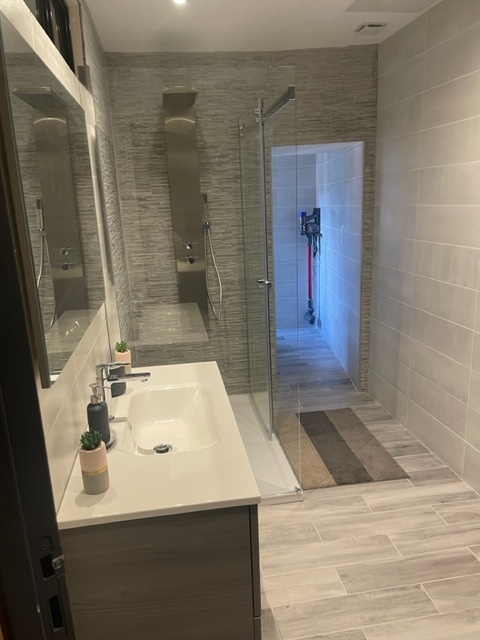 Rénovation peinture salle de bain - SARL Vezin - Lamalou-les-Bains